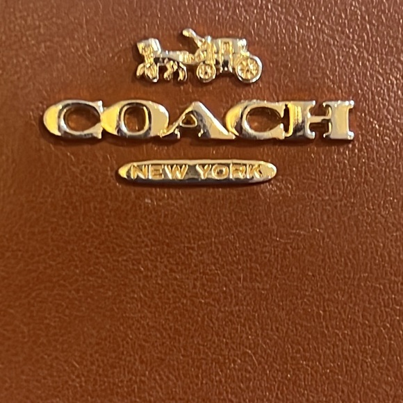 Coach Women’s wallet in Honey color - Picture 9 of 12